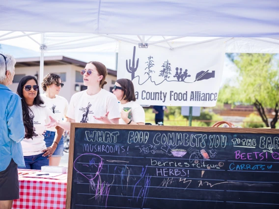 Image of a farmers market 